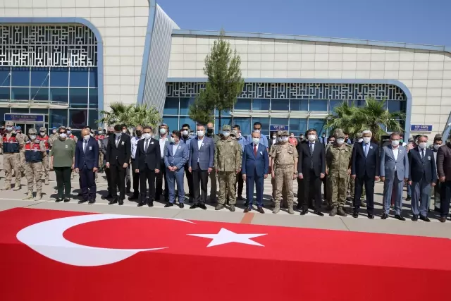 Son dakika haberleri: MARDİN ŞEHİT ASKERİN CENAZESİ MEMLEKETİNE UĞURLANDI Son dakika haberleri: MARDİN ŞEHİT ASKERİN CENAZESİ MEMLEKETİNE UĞURLANDI