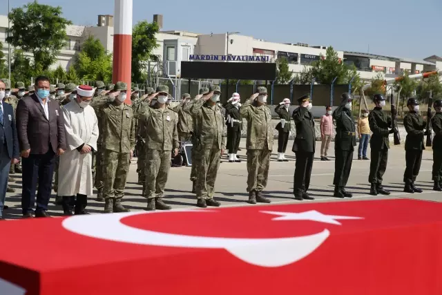 Son dakika haberleri: MARDİN ŞEHİT ASKERİN CENAZESİ MEMLEKETİNE UĞURLANDI Son dakika haberleri: MARDİN ŞEHİT ASKERİN CENAZESİ MEMLEKETİNE UĞURLANDI
