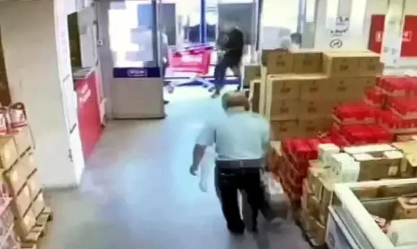 MARKETTEN 4 BİN LİRALIK GIDA ÜRÜNÜ ÇALAN ŞÜPHELİ YAKALANDI MARKETTEN 4 BİN LİRALIK GIDA ÜRÜNÜ ÇALAN ŞÜPHELİ YAKALANDI