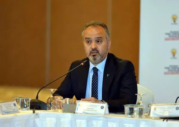 MEHMET ÖZHASEKİ: GECE GÜNDÜZ ÇALIŞIP ÜRETECEĞİZ MEHMET ÖZHASEKİ: GECE GÜNDÜZ ÇALIŞIP ÜRETECEĞİZ