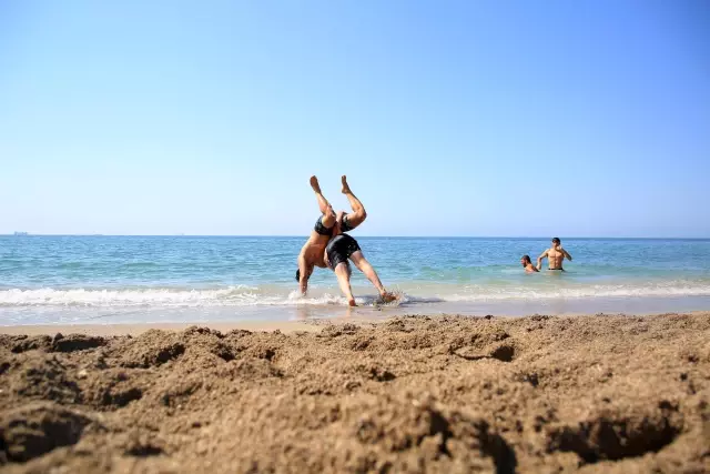 Mersin'de güreşçiler, sahilde antrenman yaparak turnuvalara hazırlanıyor Mersin'de güreşçiler, sahilde antrenman yaparak turnuvalara hazırlanıyor