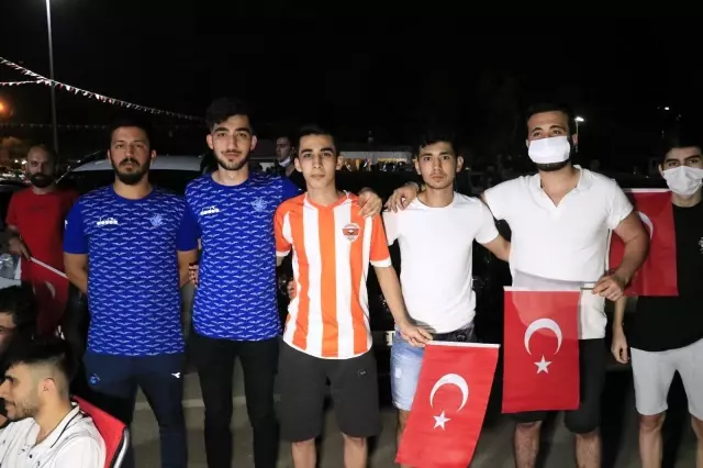 Millet Bahçesinde milli maç heyecanı Millet Bahçesinde milli maç heyecanı