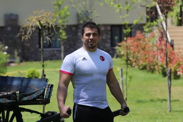 Milli güreşçiler, olimpiyat madalyası hedefi için Bolu'da form tutuyor Milli güreşçiler, olimpiyat madalyası hedefi için Bolu'da form tutuyor