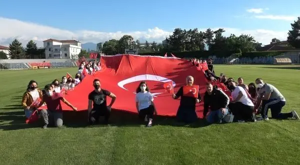SPOR Milli sporculardan, Şenol Güneş ve öğrencilerine marşlı bayraklı destek SPOR Milli sporculardan, Şenol Güneş ve öğrencilerine marşlı bayraklı destek