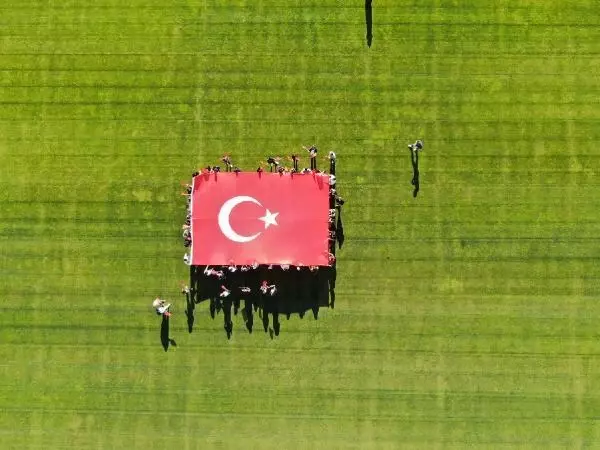 SPOR Milli sporculardan, Şenol Güneş ve öğrencilerine marşlı bayraklı destek SPOR Milli sporculardan, Şenol Güneş ve öğrencilerine marşlı bayraklı destek
