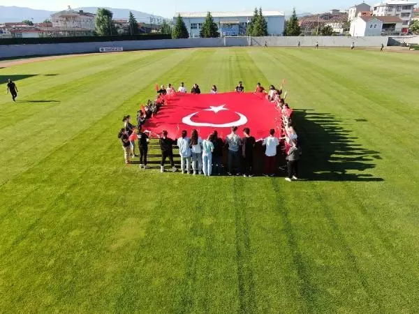 SPOR Milli sporculardan, Şenol Güneş ve öğrencilerine marşlı bayraklı destek SPOR Milli sporculardan, Şenol Güneş ve öğrencilerine marşlı bayraklı destek