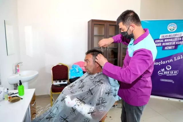 Talas Belediyesi'nin kırsaldaki 'mobil kuaför' uygulaması vatandaşlardan ilgi görüyor Talas Belediyesi'nin kırsaldaki 'mobil kuaför' uygulaması vatandaşlardan ilgi görüyor