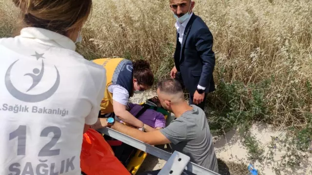 Motosiklet otoban girişinde bariyerlere çarptı Motosiklet otoban girişinde bariyerlere çarptı