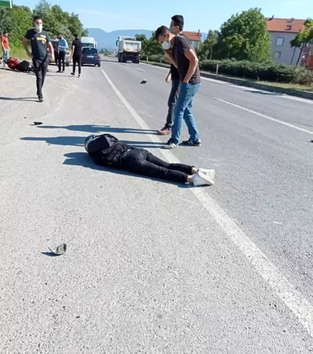 Motosikletli sürücü iş kamyonu ile çarpıştı: 2 ağır yaralı Motosikletli sürücü iş kamyonu ile çarpıştı: 2 ağır yaralı