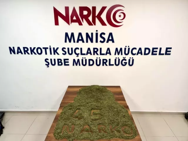 Narkotik köpeği 'Kiraz' 12 kilo bonzai yakaladı Narkotik köpeği 'Kiraz' 12 kilo bonzai yakaladı