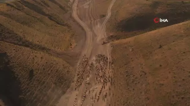 Nemrut Dağı eteklerine tozlu yolculuk Nemrut Dağı eteklerine tozlu yolculuk