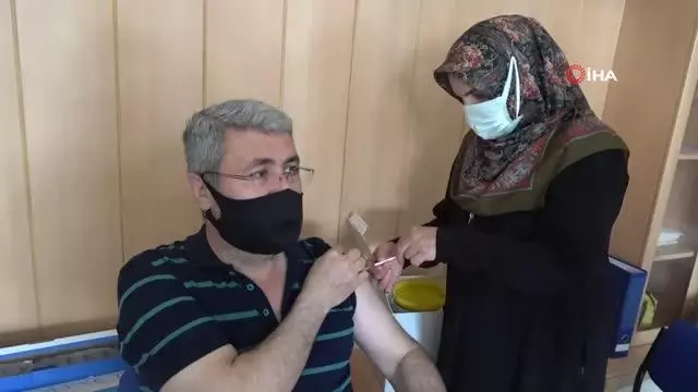 Niğde'de Koronavirüs aşısına yoğun ilgi Niğde'de Koronavirüs aşısına yoğun ilgi