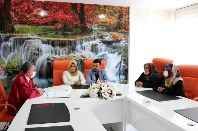 Nikah kıyan Başkan Özdemir'den uyarı Nikah kıyan Başkan Özdemir'den uyarı