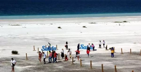BURDUR NORMALLEŞME SÜRECİYLE SALDA'DA ZİYARETÇİ YOĞUNLUĞU BURDUR NORMALLEŞME SÜRECİYLE SALDA'DA ZİYARETÇİ YOĞUNLUĞU