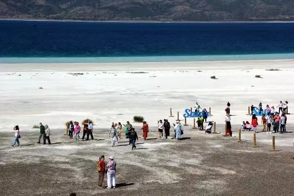 BURDUR NORMALLEŞME SÜRECİYLE SALDA'DA ZİYARETÇİ YOĞUNLUĞU BURDUR NORMALLEŞME SÜRECİYLE SALDA'DA ZİYARETÇİ YOĞUNLUĞU