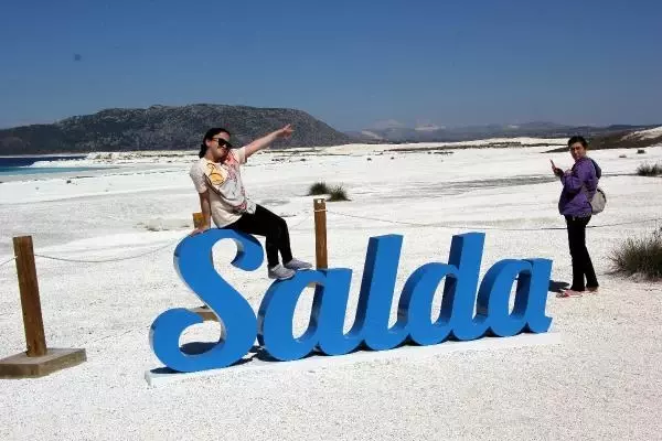 BURDUR NORMALLEŞME SÜRECİYLE SALDA'DA ZİYARETÇİ YOĞUNLUĞU BURDUR NORMALLEŞME SÜRECİYLE SALDA'DA ZİYARETÇİ YOĞUNLUĞU