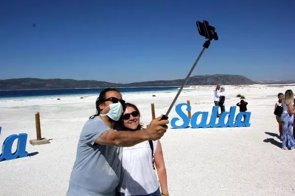 BURDUR NORMALLEŞME SÜRECİYLE SALDA'DA ZİYARETÇİ YOĞUNLUĞU BURDUR NORMALLEŞME SÜRECİYLE SALDA'DA ZİYARETÇİ YOĞUNLUĞU