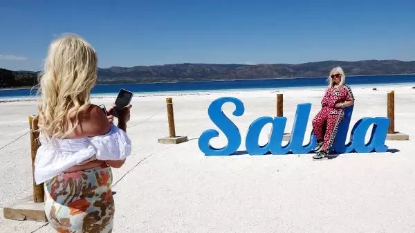 BURDUR NORMALLEŞME SÜRECİYLE SALDA'DA ZİYARETÇİ YOĞUNLUĞU BURDUR NORMALLEŞME SÜRECİYLE SALDA'DA ZİYARETÇİ YOĞUNLUĞU