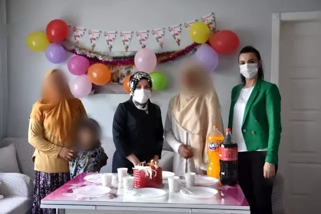 Öksüz ve yetim çocuklara sürpriz doğum günü Öksüz ve yetim çocuklara sürpriz doğum günü