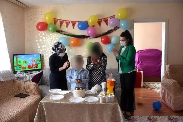 Öksüz ve yetim çocuklara sürpriz doğum günü Öksüz ve yetim çocuklara sürpriz doğum günü