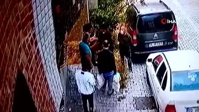 Son dakika haber | Önce araçlara çarptı, sonra bıçakla saldırdı... Kaza sonrası yaşanan kavga kamerada Son dakika haber | Önce araçlara çarptı, sonra bıçakla saldırdı... Kaza sonrası yaşanan kavga kamerada
