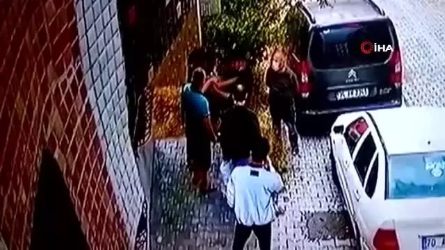 Son dakika haber | Önce araçlara çarptı, sonra bıçakla saldırdı... Kaza sonrası yaşanan kavga kamerada Son dakika haber | Önce araçlara çarptı, sonra bıçakla saldırdı... Kaza sonrası yaşanan kavga kamerada