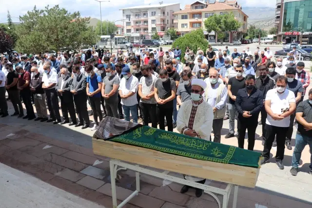 Organlarını bağışlamak isteyen Songül öğretmenin dileğini ailesi yerine getirdi (2) Organlarını bağışlamak isteyen Songül öğretmenin dileğini ailesi yerine getirdi (2)