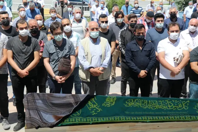 Organlarını bağışlamak isteyen Songül öğretmenin dileğini ailesi yerine getirdi (2) Organlarını bağışlamak isteyen Songül öğretmenin dileğini ailesi yerine getirdi (2)