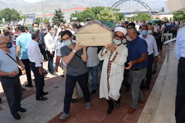 Organlarını bağışlamak isteyen Songül öğretmenin dileğini ailesi yerine getirdi (2) Organlarını bağışlamak isteyen Songül öğretmenin dileğini ailesi yerine getirdi (2)