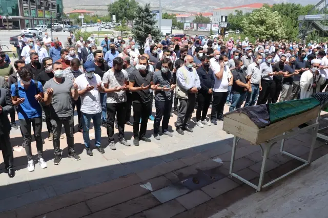Organlarını bağışlamak isteyen Songül öğretmenin dileğini ailesi yerine getirdi (2) Organlarını bağışlamak isteyen Songül öğretmenin dileğini ailesi yerine getirdi (2)