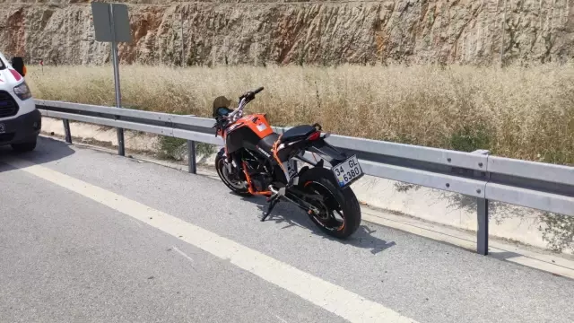 Orhangazi'de bariyere çarpan motosikletin sürücüsü yaralandı Orhangazi'de bariyere çarpan motosikletin sürücüsü yaralandı