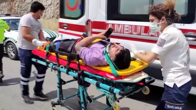 Orhangazi'de bariyere çarpan motosikletin sürücüsü yaralandı Orhangazi'de bariyere çarpan motosikletin sürücüsü yaralandı