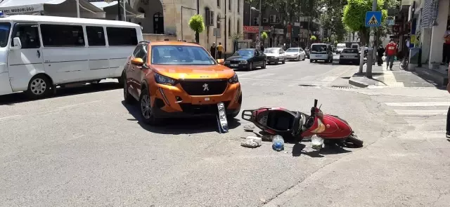 Otomobil ile elektrikli bisiklet çarpıştı: 1 yaralı Otomobil ile elektrikli bisiklet çarpıştı: 1 yaralı