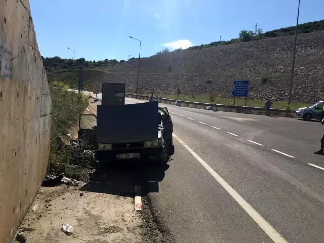 Otomobil ile tır çarpıştı, kazada 2 kişi yaralandı Otomobil ile tır çarpıştı, kazada 2 kişi yaralandı