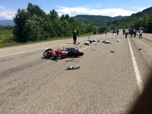 Otomobil motosikletle çarpıştı: 1 yaralı Otomobil motosikletle çarpıştı: 1 yaralı