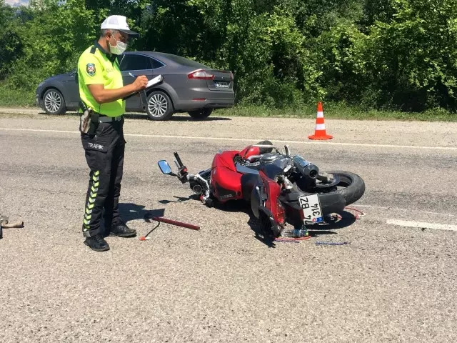 Otomobil motosikletle çarpıştı: 1 yaralı Otomobil motosikletle çarpıştı: 1 yaralı