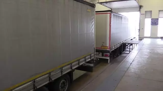 Özel düzenekle plakası değiştirilen tırda eroin üretiminde kullanılan kimyasal madde ele geçirildi Özel düzenekle plakası değiştirilen tırda eroin üretiminde kullanılan kimyasal madde ele geçirildi