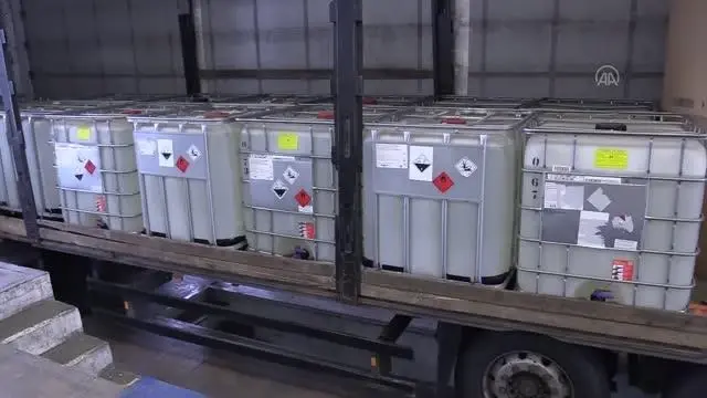 Özel düzenekle plakası değiştirilen tırda eroin üretiminde kullanılan kimyasal madde ele geçirildi Özel düzenekle plakası değiştirilen tırda eroin üretiminde kullanılan kimyasal madde ele geçirildi