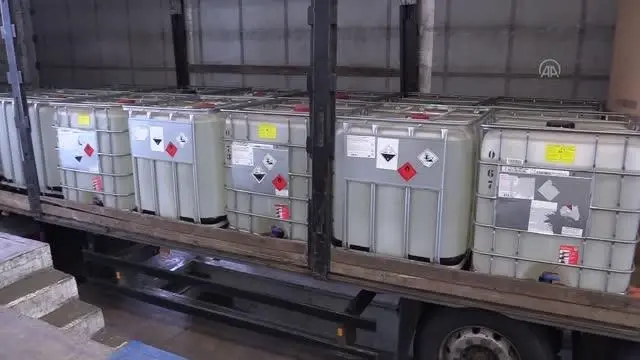 Özel düzenekle plakası değiştirilen tırda eroin üretiminde kullanılan kimyasal madde ele geçirildi Özel düzenekle plakası değiştirilen tırda eroin üretiminde kullanılan kimyasal madde ele geçirildi