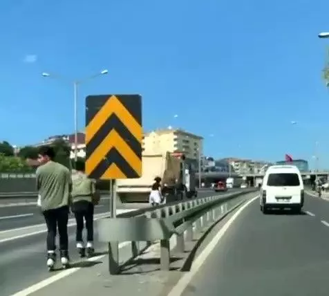 Patenci gençlerin D-100'de ölümle burun buruna yolculuğu Patenci gençlerin D-100'de ölümle burun buruna yolculuğu