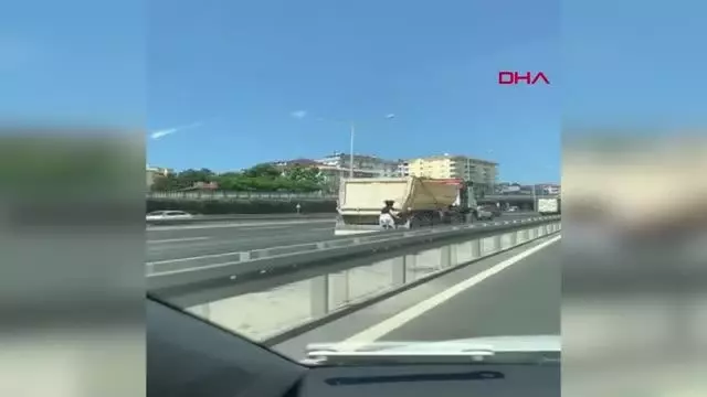 PATENLİ GENÇLERİN TEHLİKELİ YOLCULUĞU PATENLİ GENÇLERİN TEHLİKELİ YOLCULUĞU