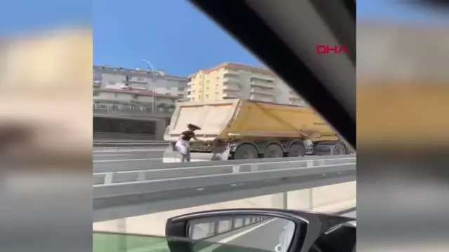 PATENLİ GENÇLERİN TEHLİKELİ YOLCULUĞU PATENLİ GENÇLERİN TEHLİKELİ YOLCULUĞU