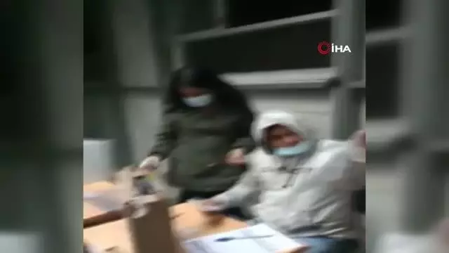 Peru'da devlet başkanlığı ön seçim sonuçları açıklandıSosyalist aday Pedro Castillo yüzde 50,204 oy ile yüzde 49.796 oy alan rakibi Fujimori'nin... Peru'da devlet başkanlığı ön seçim sonuçları açıklandıSosyalist aday Pedro Castillo yüzde 50,204 oy ile yüzde 49.796 oy alan rakibi Fujimori'nin...