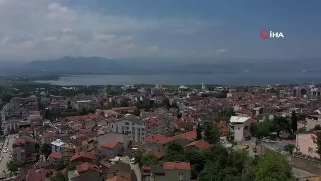 Riskli alan ilan edilen mahallede kepçenin dokunduğu ev yerle bir oldu Riskli alan ilan edilen mahallede kepçenin dokunduğu ev yerle bir oldu