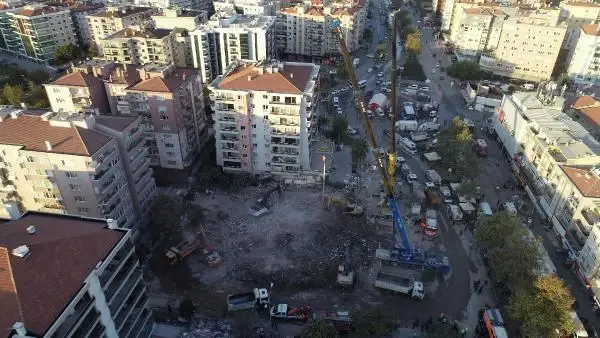 Rıza Bey Apartmanı'nın bilirkişi raporu ihmalleri gözler önüne serdi Rıza Bey Apartmanı'nın bilirkişi raporu ihmalleri gözler önüne serdi