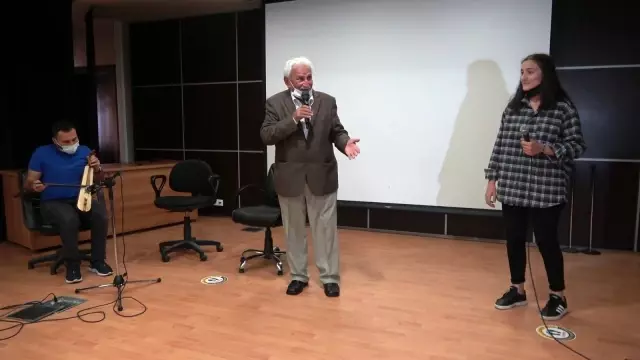 Rize'de okullar arası 'Atma Türkü Yarışması' düzenlendi Rize'de okullar arası 'Atma Türkü Yarışması' düzenlendi