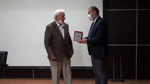 Rize'de okullar arası 'Atma Türkü Yarışması' düzenlendi Rize'de okullar arası 'Atma Türkü Yarışması' düzenlendi