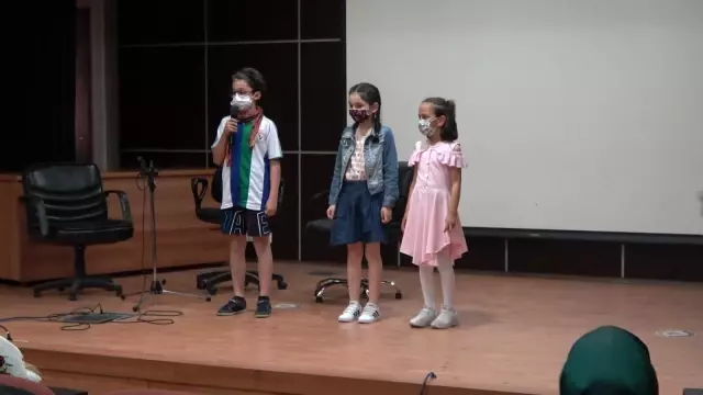 Rize'de okullar arası 'Atma Türkü Yarışması' düzenlendi Rize'de okullar arası 'Atma Türkü Yarışması' düzenlendi