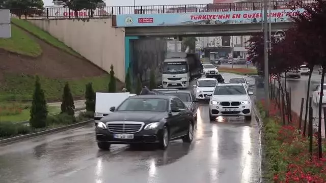 Sağanak su baskınlarına neden oldu Sağanak su baskınlarına neden oldu