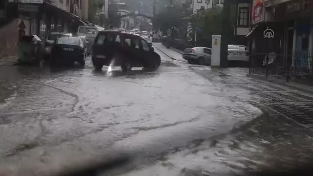 Sağanak su baskınlarına neden oldu (2) Sağanak su baskınlarına neden oldu (2)
